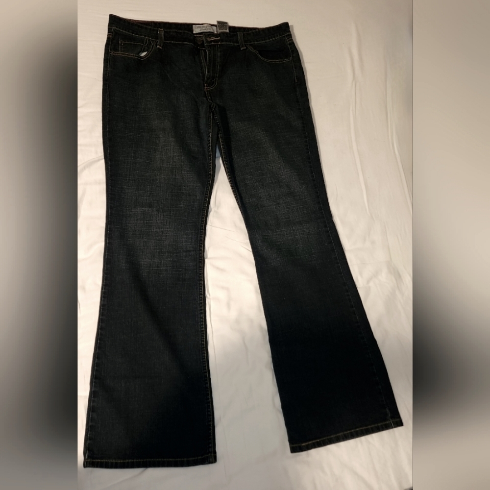 LEVIS Straus Stretch Lowrise Bootcut sz17 Juniors